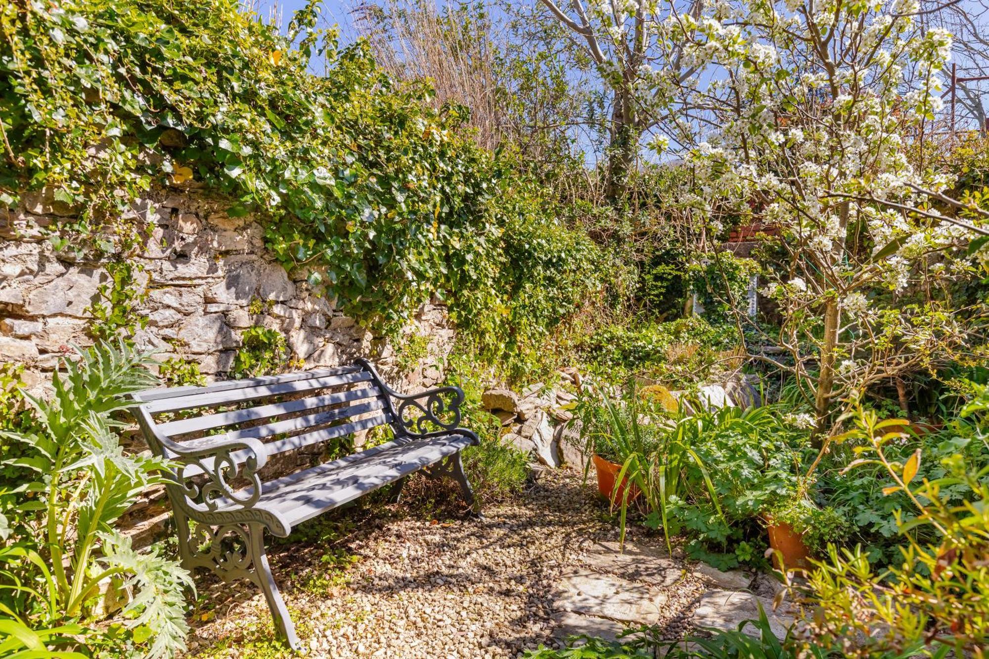 Hortus House - Regency Style With Attached Parking *
